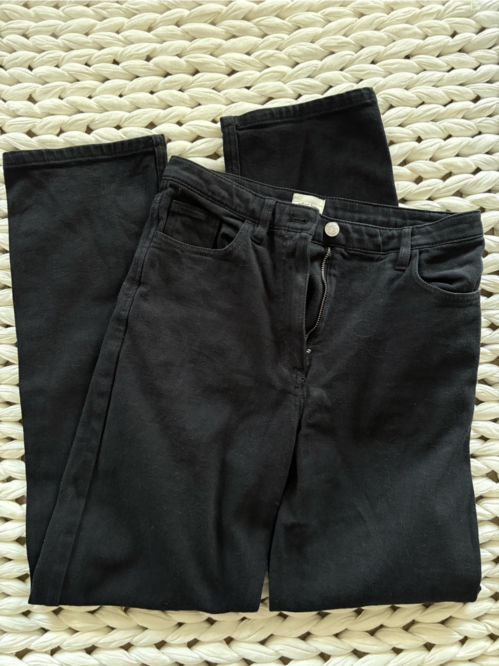 Aritzia Black Straight-Leg Jeans